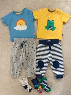 Toddler boy 12-18m lot Kite Organics crawler joggers, tees and socks